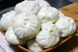 地软油渣粉条包子：和面时加点猪油，又白又暄软，这样做的馅最香