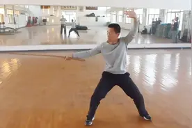 八极拳传人周胜明演练的八极拳乞丐棍，颇有特色！