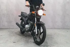 雅马哈经典125摩托，质量稳定易操控，油耗低，通勤代步性价比高视频封面