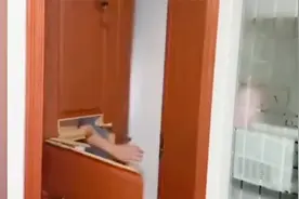 女子房间遭男子破门闯入 江苏泰州警方：嫌疑人未投案，正在抓捕视频封面