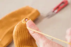 袜子破洞扔了可惜？教你2种修补方法，无痕又简单