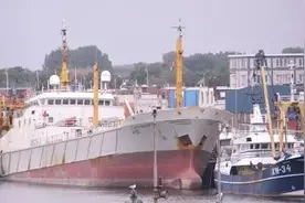 3名中国船员加纳海域遭绑架 外媒曝细节：8名海盗先开火后登船视频封面