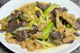 教你爆炒鸭肠的做法，出锅脆嫩爽口，鲜香美味，好吃又下饭