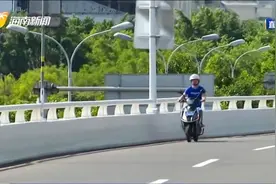 海口世纪大桥电动车乱窜 机非混行太危险视频封面