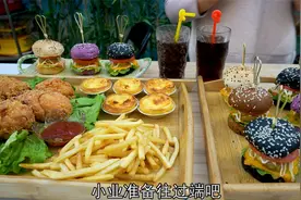 闺女约同学来家里玩，做KFC同款全家桶，孩子们吃的真开心视频封面