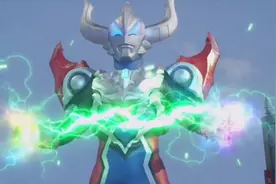 捷德奥特曼融合赛罗和奥特之父胶囊，升华为豪勇形态