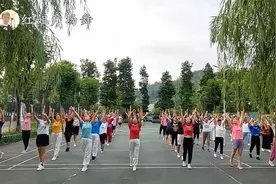 一起来做《第八套广播操》八组动作锻炼全身，男女老少都喜欢