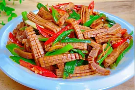 泡发干鱿鱼，只用清水就错了，老渔民教我一招，1小时泡发5倍大视频封面