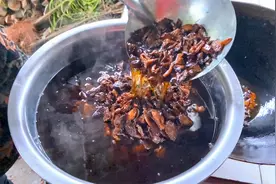 秘制湘西野生乌枞菌菌油，拌米粉吃太香了，自己都舍不得多吃视频封面