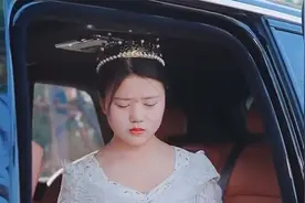 伴娘教唆新娘要天价下车礼，谁料新娘竟是个势利眼，哥哥行为解气视频封面