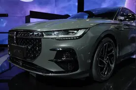 广州车展首发林肯Z，发光车标轿跑25.5万起，带超大双联屏