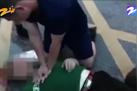 最快出警  消防员营区门口救人视频封面