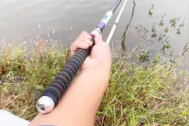 鱼竿应该如何握？钓了这么久的鱼，你会握竿吗？