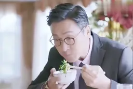 真心：丈夫临时回家拿文件，趁机把妻子刚做的饭菜全吃光，太逗了视频封面