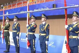 这身军礼服让我离梦想更近 军运会升旗手为参赛选手助威