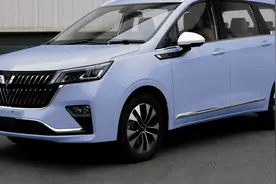 或成最便宜混动MPV！五菱佳辰HEV亮相，2.0自吸配电动机！视频封面