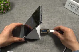 很多米粉反映80W无线充电底座出现断续，小汪使用小米11ultra测试视频封面