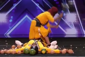 印度猛男表演胸口碎大石，场面太惨烈，主持人不忍直视