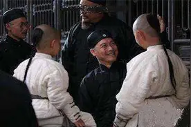 清朝的男人为什么都要剃发留小辫子？视频封面