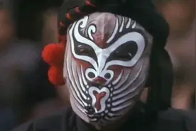 变脸王当街展示变脸绝活，贴着脸都看不出是怎么变的，太厉害了视频封面