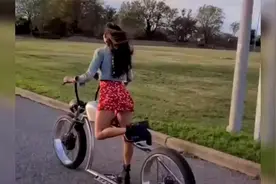搞笑：美女到底骑的是什么车？看到最后，我只能判定为单车视频封面