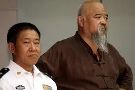 明星当兵有多帅？刘涛自曝当兵经历，杜旭东的当兵理由太真实了视频封面