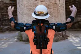 穿在身上的外骨骼，能为胳膊提供6.8kg推力，工作瞬间轻松了视频封面