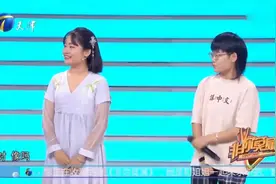 双胞胎姐妹上台求职，姐妹俩着装造型截然不同，企业家：看着不像视频封面