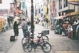 日本为奥运做面子工程，惹民众不满：浪费的钱不如花在灾难善后上视频封面