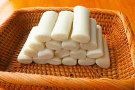 煮火锅常吃的年糕，做法原来这么简单，Q弹软糯，看一次就学会了