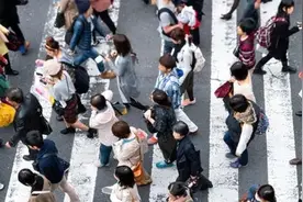 26省份2021年出生人口数据：10省份人口出现自然负增长视频封面