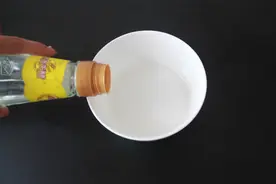 手上扎木刺不要用针挑，学会这两个小妙招，木刺自动跑出来