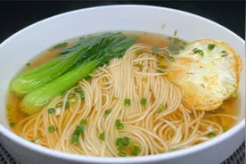 喜欢吃面条的一定要收藏，教你清汤面的灵魂汤汁，汤鲜入味不油腻