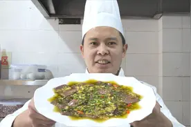 费师傅分享鸭血最好吃的做法，鸭血又滑又嫩，味道酸辣爽口