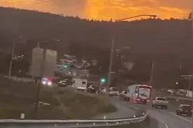 美国阿拉斯加发生8.2级地震，当地发布海啸预警居民开车撤离震区视频封面