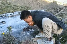 西藏路边的雪水到底能不能喝？小伙尝了一口，感觉太刺激了！