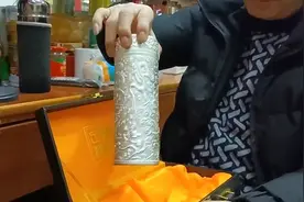 九江一男子坚持每天看直播，一年赚了两万多，主播经常给他送礼