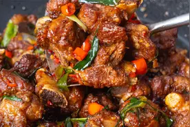 私藏多年生炒小排骨， 香嫩脱骨还简单，比红烧肉还香