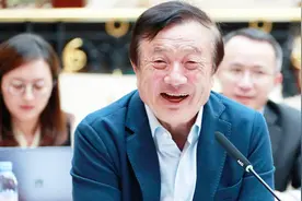 作为华为的创始人的任正非，公开使用苹果手机，网友：实在佩服视频封面