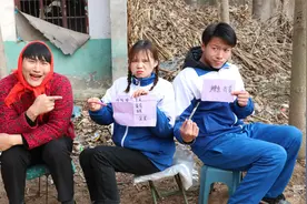 短剧：甜甜和来福玩“心有灵犀”游戏，没想来福一道题都没答对！视频封面