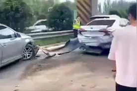 二广高速山西段14车追尾：已致1人死亡，多个高速入口暂时封闭视频封面