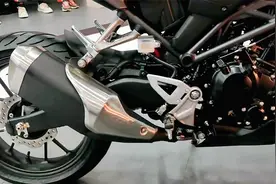 2022款本田CB300R街车，高颜值，有ABS，油耗仅2.7，售价42000元视频封面