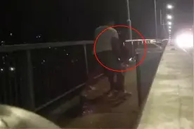 事发突然！外海大桥一男子跳桥轻生，江门中山两地民警合力施救视频封面