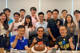 马英九过70岁生日，前幕僚罗智强率年轻人为马英九庆生