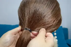 不知道怎么盘头发的，扎不牢固怕掉的话，发型可以这样扎