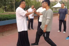 武式太极拳名家韩和平先生演示和讲解太极拳发劲要诀和细节要领视频封面