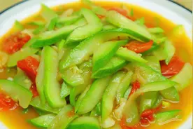 饭店的西葫芦为什么那么好吃，许多人都不知道，看大厨是如何做的