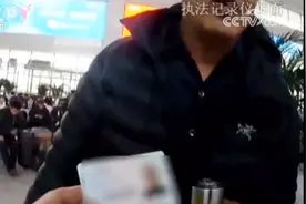 乘警火眼金睛查获“老赖”：失信人员“借证”购票乘火车被拦视频封面