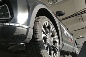 国产豪车红旗HS5底盘详解，用料有惊喜，奥迪Q5压力大了