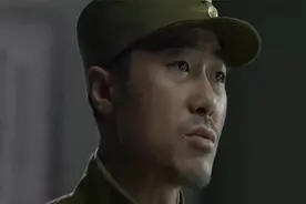 国军骑兵跟日本骑兵对持不下，这时泥鳅打洞了，鬼子死得有点惨